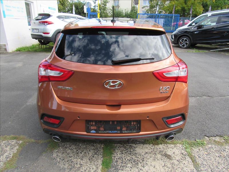 Hyundai i30 1,6 Turbo 137kW - fotka 5 z 35