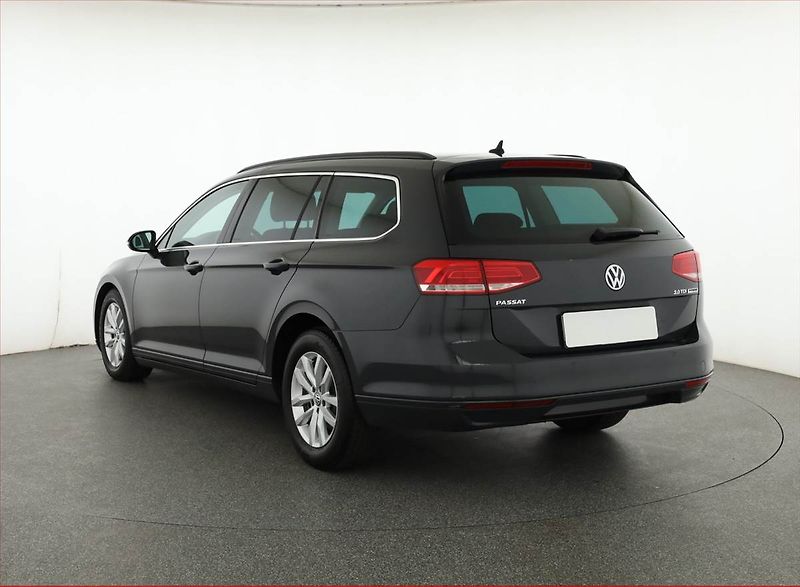 Volkswagen Passat (2017) Comfortline 2.0 TDI - fotka 4 z 19