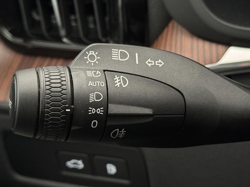 Volvo XC60 T8 AWD RECHARGE REZERVACE - fotka 20 z 46