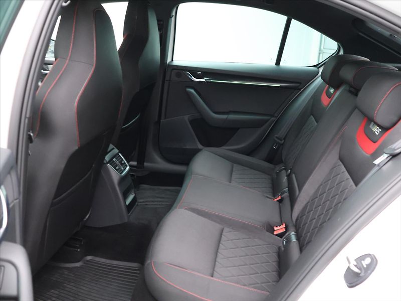 Škoda Octavia 2,0 TDI 135kW RS CZ Tažné - fotka 13 z 30