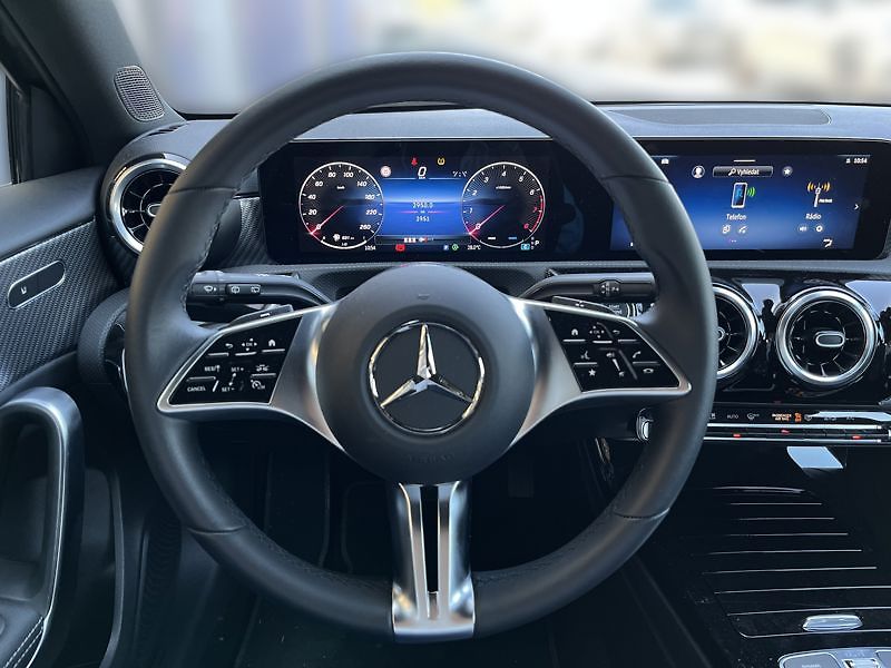 Mercedes-Benz Třídy A A-Třída 180 - fotka 11 z 19