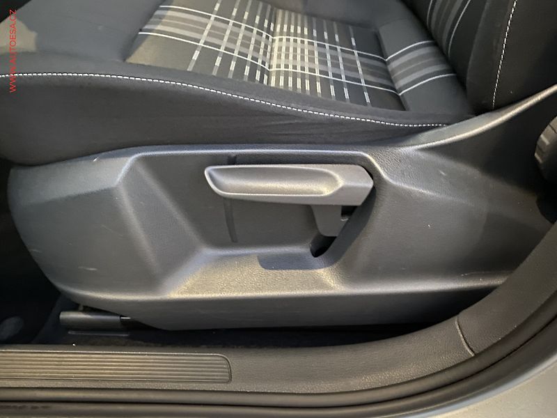 Volkswagen Golf Sportsvan (2015) 1.2 TSi, Lounge, AT - fotka 14 z 17