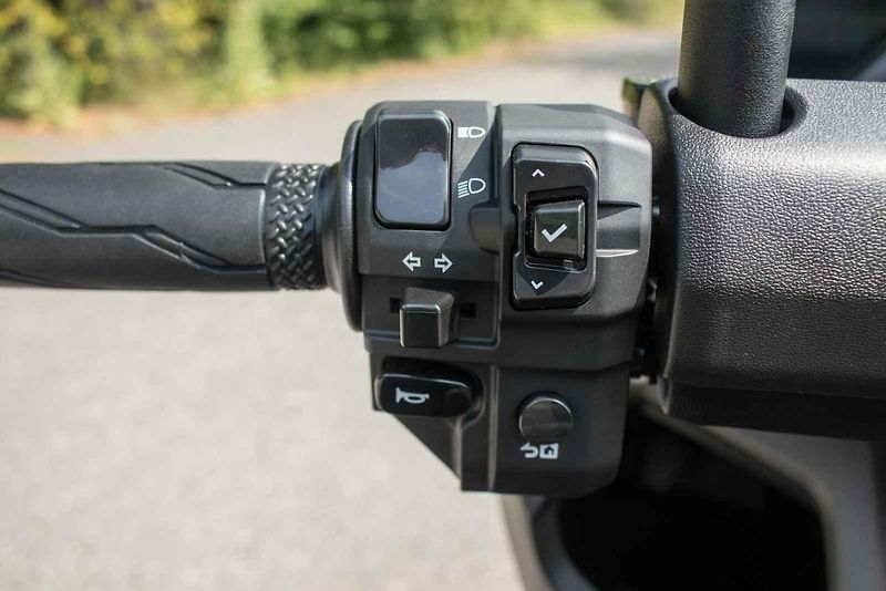Designem se nový NMax přiblížil maxiskútrům z modelové řady Yamaha.