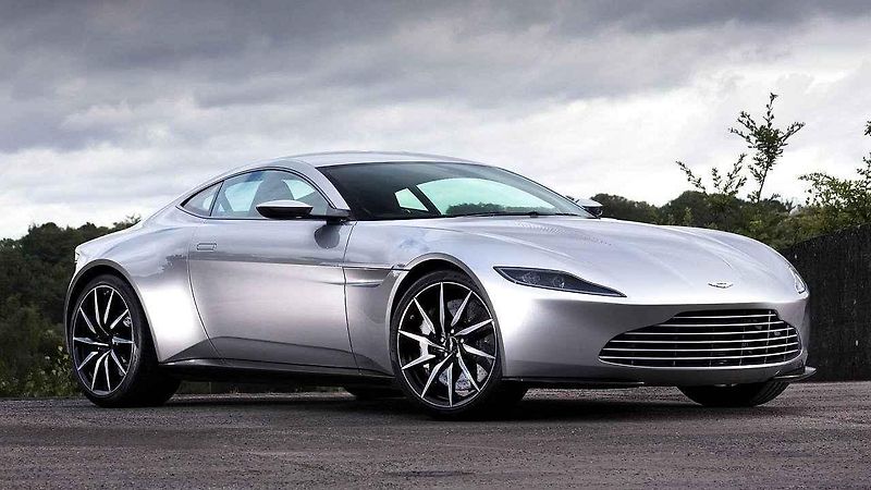 Aston Martin Vantage a DB10.