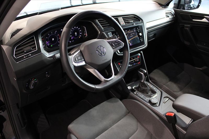 Volkswagen Tiguan Allspace TSi 180kW DSG 4Motion - fotka 13 z 33