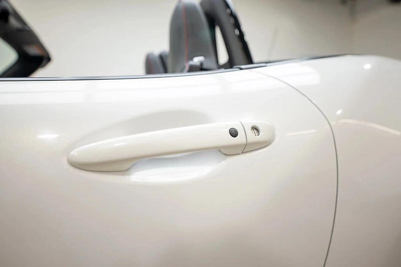 Mazda MX-5 2.0 118 kW RWD 6MT - fotka 23 z 29