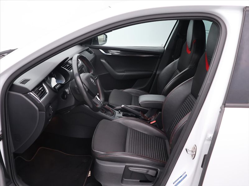 Škoda Octavia 2,0 TDI RS 135kW DSG Challenge - fotka 12 z 32