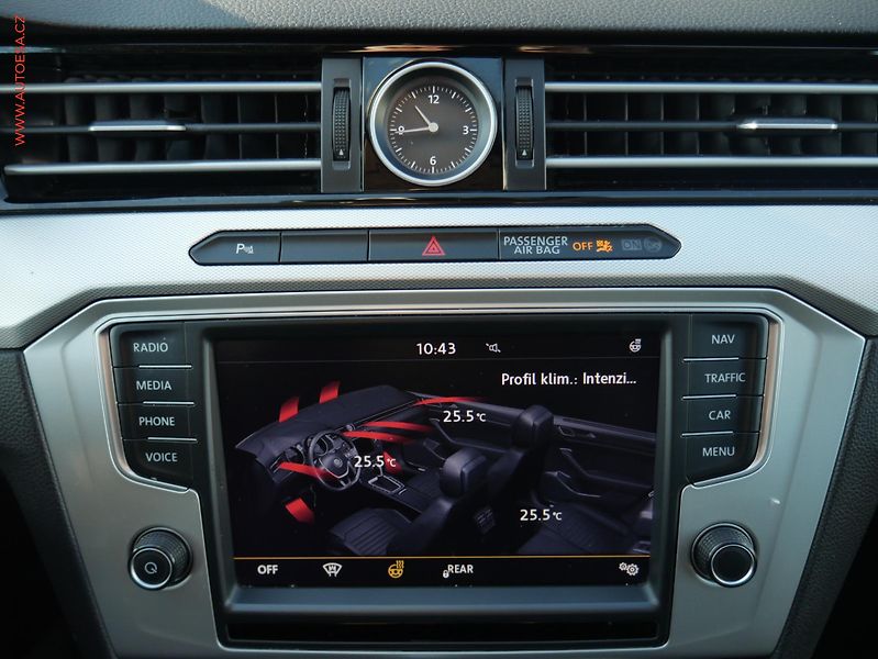 Volkswagen Passat (2015) 2.0TDi, AT, navi, LED - fotka 17 z 26