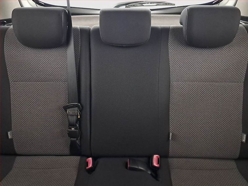 Toyota Yaris (2015) 1.5 Hybrid, Automat, Tempomat - fotka 10 z 19
