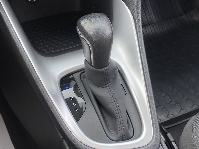 Toyota Yaris 1.5HEV, ČR-1m, Comfort, DPH - fotka 26 z 32