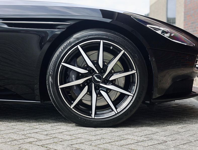 Aston Martin DB11 (2020) 4.0 V8 375KW - fotka 43 z 45