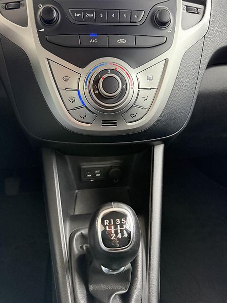 Hyundai ix20 (2016) 1.4I 66kW Trikolor Essential - fotka 15 z 20