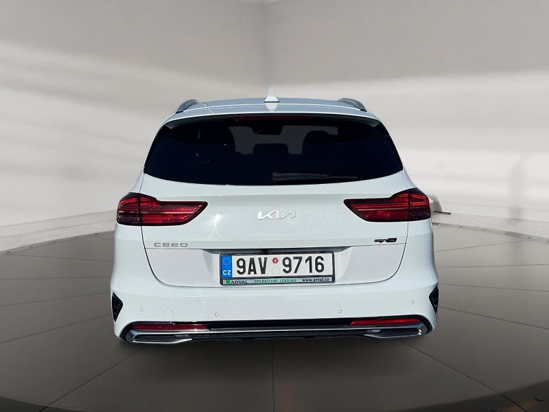 Kia Ceed (2023) GT-LINE 1.5T-GDI 117kW DPH CZ - fotka 5 z 11