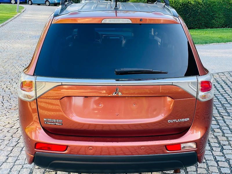Mitsubishi Outlander 2.2D 4x4 7MÍST KAMERA SERVISKA - fotka 14 z 50