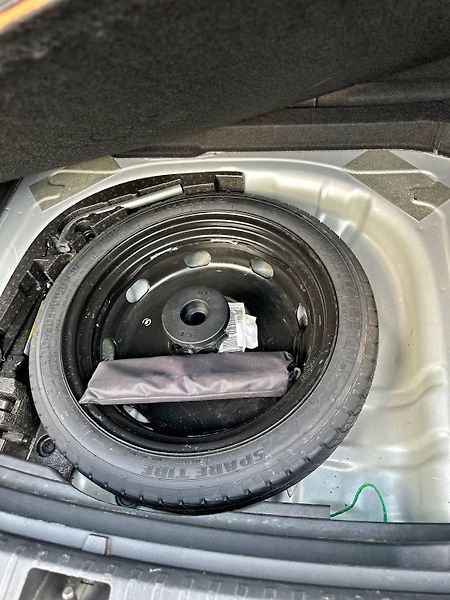Škoda Karoq (2019) 1.6 TDI 2019 VELKY SERVIS - fotka 24 z 37