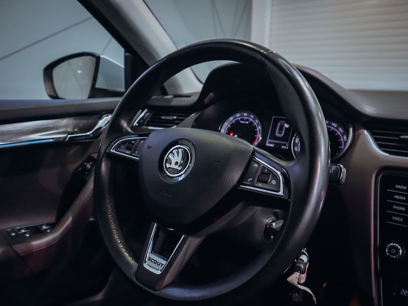 Škoda Octavia Scout 4x4 2,0 TDI - fotka 11 z 28