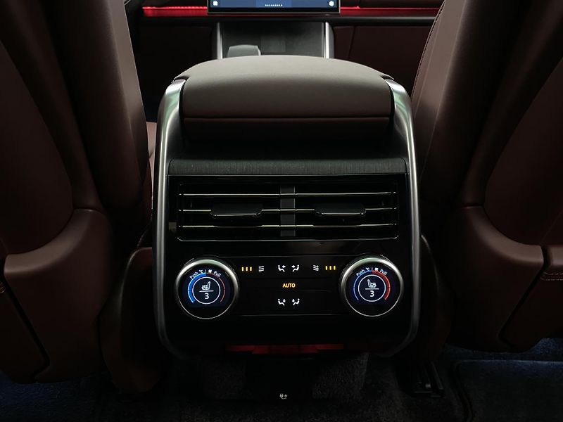 Land Rover Range Rover P550e AUTOBIOGRAPHY REZERVACE - fotka 79 z 83