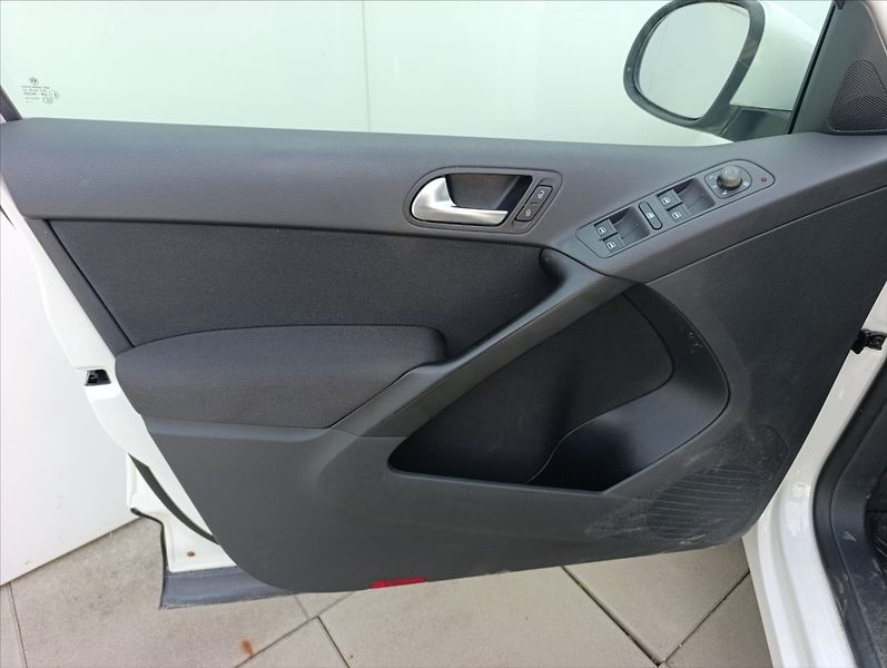 Volkswagen Tiguan 2,0 TDi DSG 4Motion Navi Tažné - fotka 11 z 40