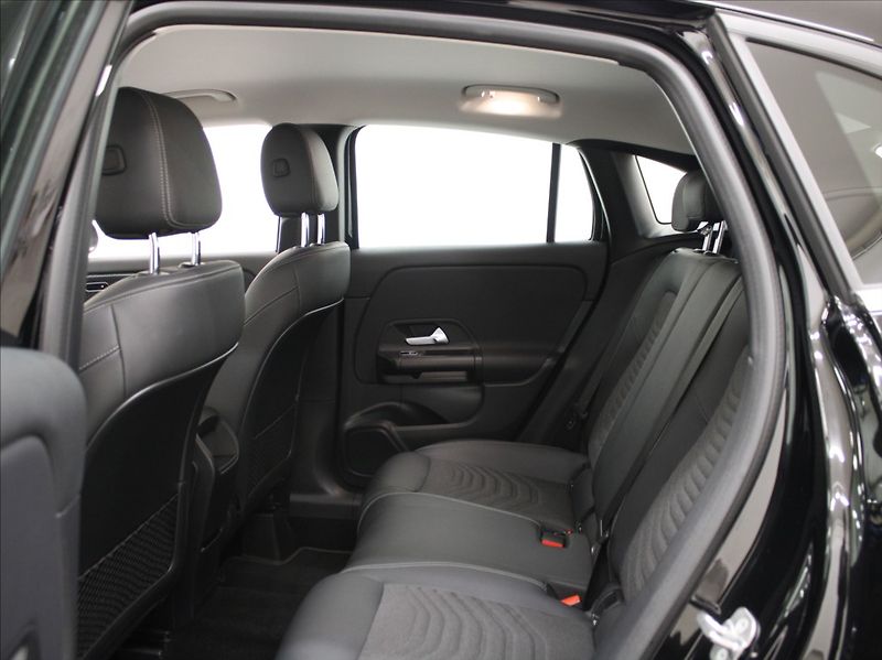 Mercedes-Benz GLA 2,0 200D 4Matic 1.maj.ČR.35tkm - fotka 7 z 23