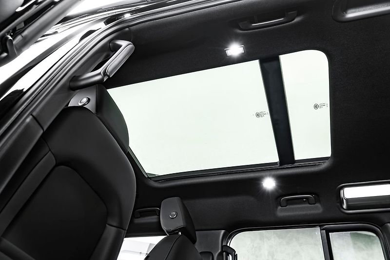 Land Rover Defender SE V6 D200, panorama, Meridian - fotka 18 z 23