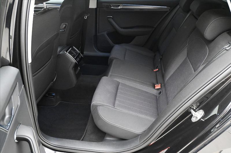 Škoda Superb 2,0 TDI 110kW DSG Style Záruka - fotka 14 z 31