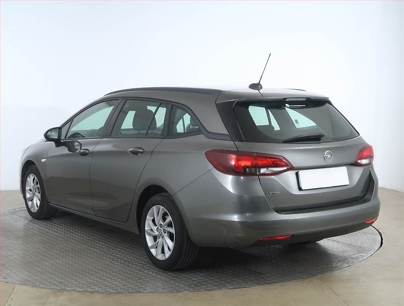 Opel Astra (2020) 1.5 CDTI, Tempomat - fotka 4 z 17