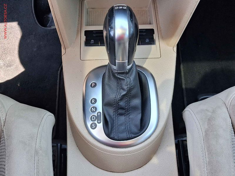Volkswagen Touran (2014) 2.0 TDi, DSG, bixen, panor - fotka 19 z 23