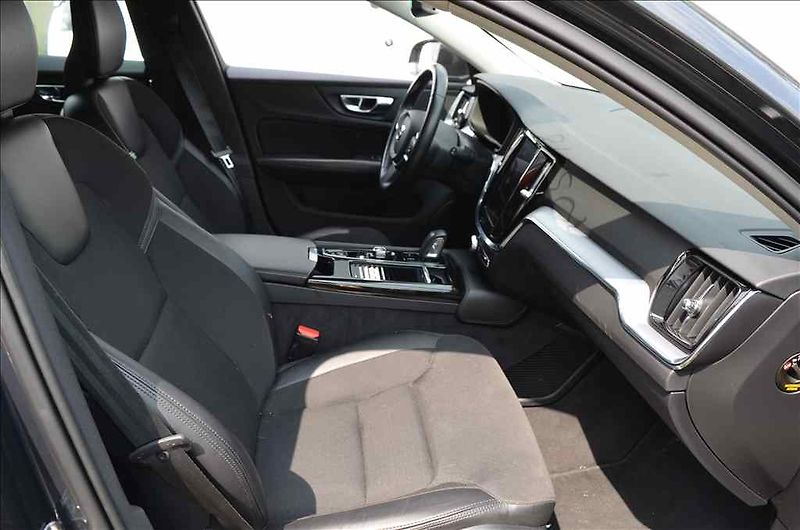 Volvo V60 (2020) 2,0 T6 TWIN ENGINE AWD - fotka 20 z 22