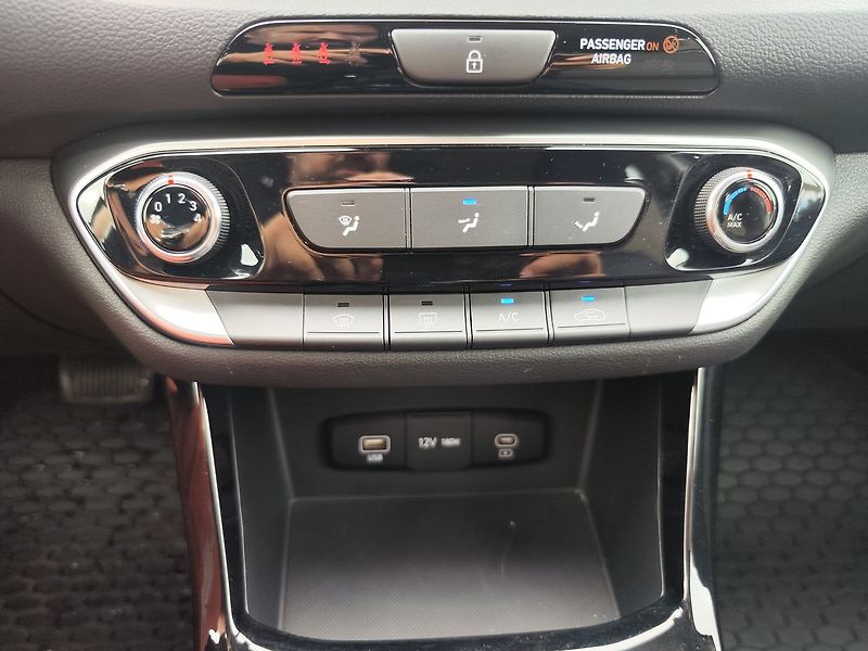 Hyundai i30 1.0 T-GDI/74kW Smart DCT - fotka 19 z 31