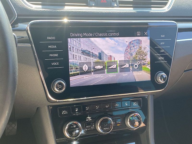 Škoda Superb (2023) Combi 2.0 TDI DSG L&K - fotka 15 z 35