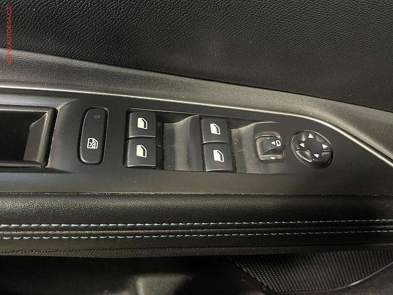 Peugeot 5008 (2019) 1.5 HDi, Crossway, LED, panor - fotka 12 z 17