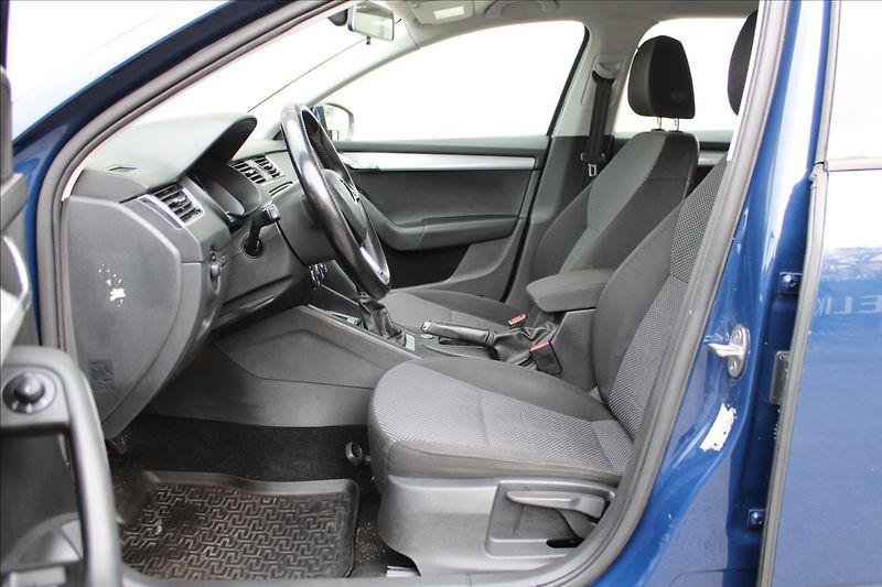 Škoda Octavia 1.6 TDI/81 kW/Ambition/ CZ - fotka 10 z 39