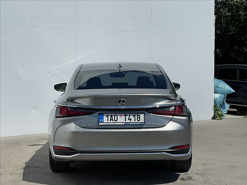Lexus ES 300h 2,5 Business Edition - fotka 21 z 22