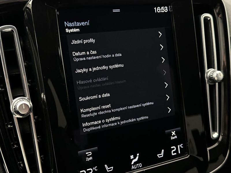 Volvo XC40 T3 MOMENTUM CZ 1.maj - fotka 42 z 47