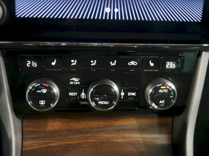Škoda Superb (2021) SCOUT 2.0TDI 147KW DSG 4x4 - fotka 30 z 39