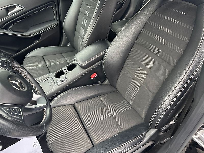 Mercedes-Benz GLA 200d 4MATIC - fotka 13 z 20