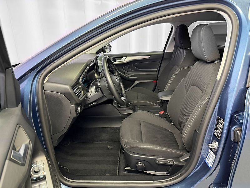 Ford Focus 1.0 ECOBOOST  A/T TITANIUM, NA - fotka 11 z 23