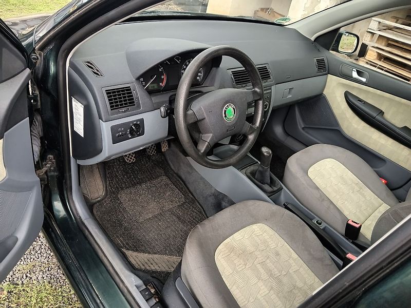 Škoda Fabia 1.4 MPI Comfort - fotka 9 z 26