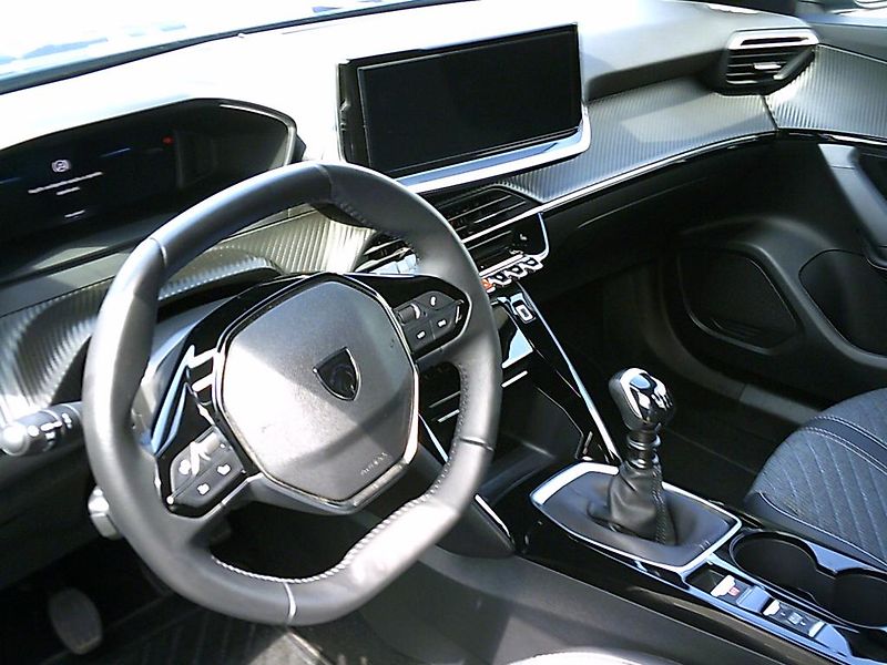 Peugeot 2008 (2025) 1.2 PT 100k ALLURE v ZÁRUCE - fotka 9 z 14