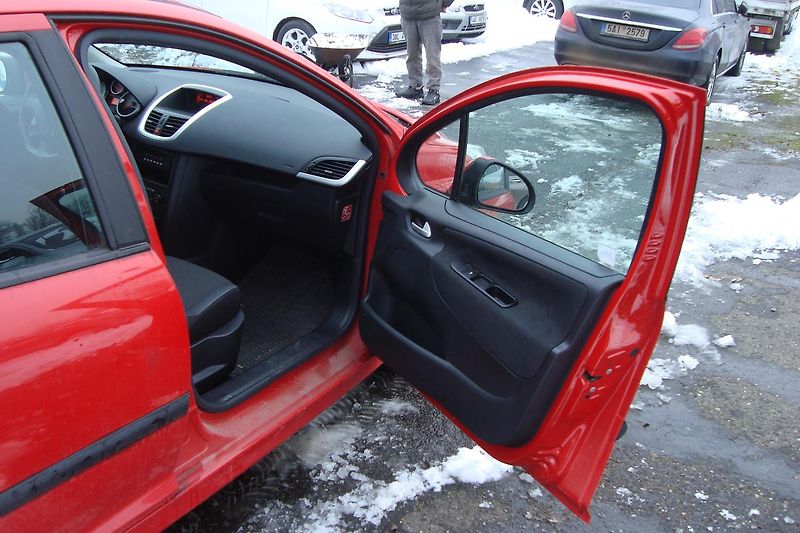Peugeot 207 (2010) 1.4i, Zakoup.v ČR, Naj.70 Tis. - fotka 35 z 52