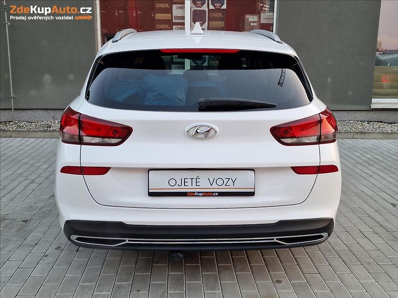 Hyundai i30 1.0 T-Gdi Family Smart Kombi - fotka 9 z 50