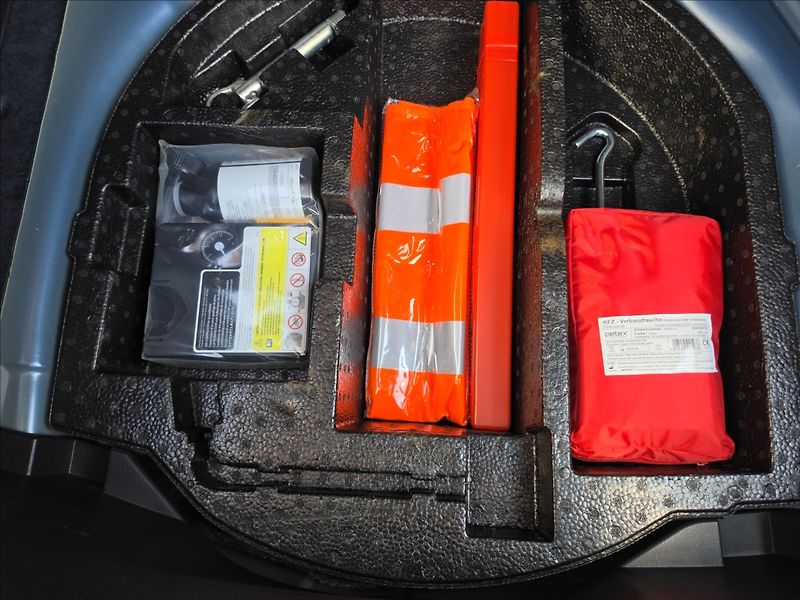 Mazda 2 1,5 Skyactiv G75 33tkm NAVI ST - fotka 30 z 43