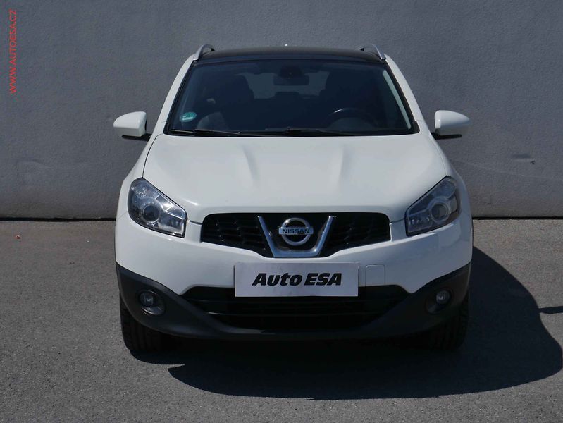 Nissan Qashqai (2011) 1.6 16V, ČR, Klima - fotka 2 z 17