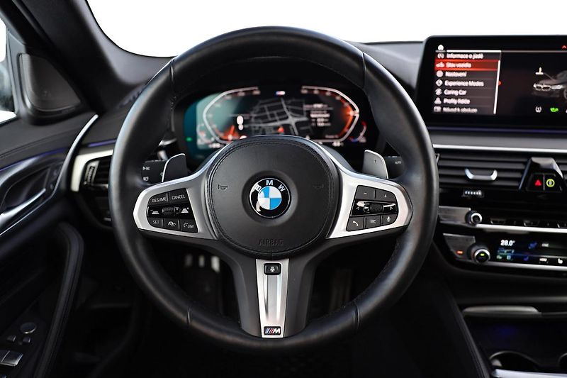 BMW Řada 5 540d xDrive - fotka 13 z 16