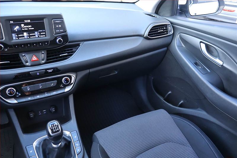 Hyundai i30 (2018) 1.6 CRDi, Serv.kniha, Tempomat - fotka 8 z 18