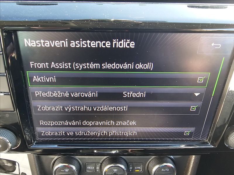 Škoda Superb 3 2,0TDi Laurin & Klement - fotka 23 z 46