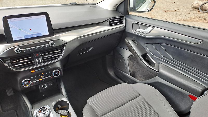 Ford Focus 1.5 EcoBlue Titanium Automat - fotka 16 z 27