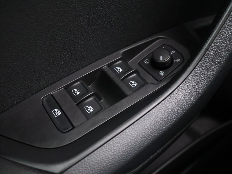 Škoda Karoq 2,0 TSI 140kW Sportline DSG 4x - fotka 15 z 30