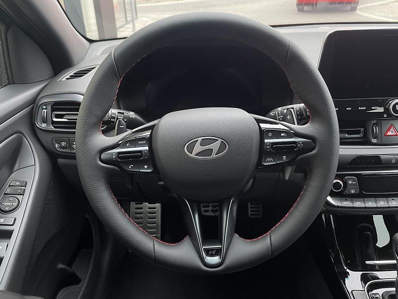Hyundai i30 1,5 T-GDI MHEV 103kW N-line AT - fotka 16 z 32