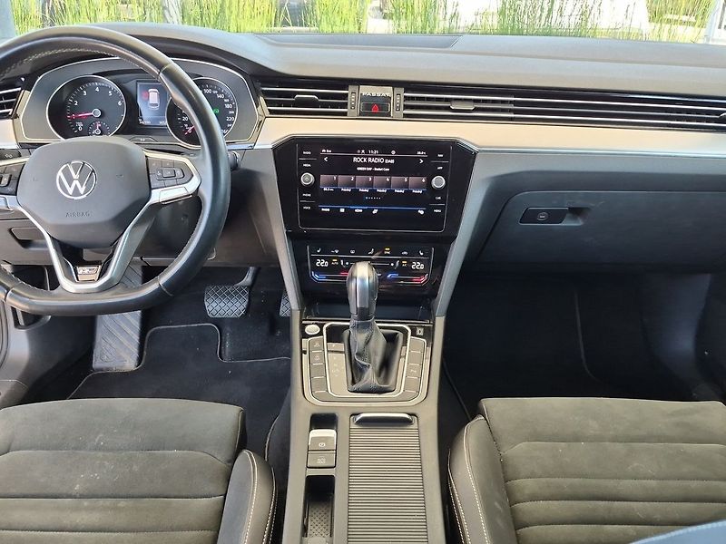 Volkswagen Passat Variant R-Line - fotka 9 z 31